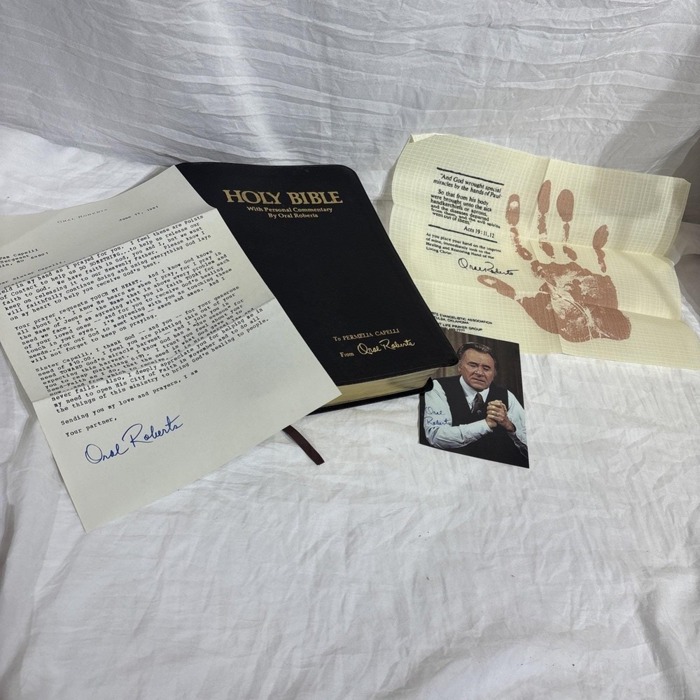 Holy Bible Commentary By Oral Roberts KJV 1981 Leather Autograph Photo Handprint